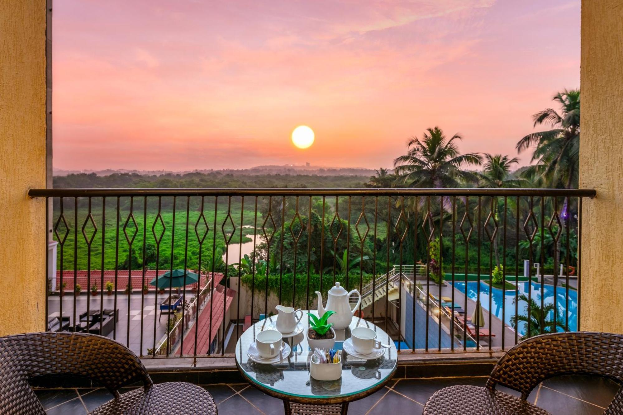 Golden Tulip Candolim, Goa Exterior photo