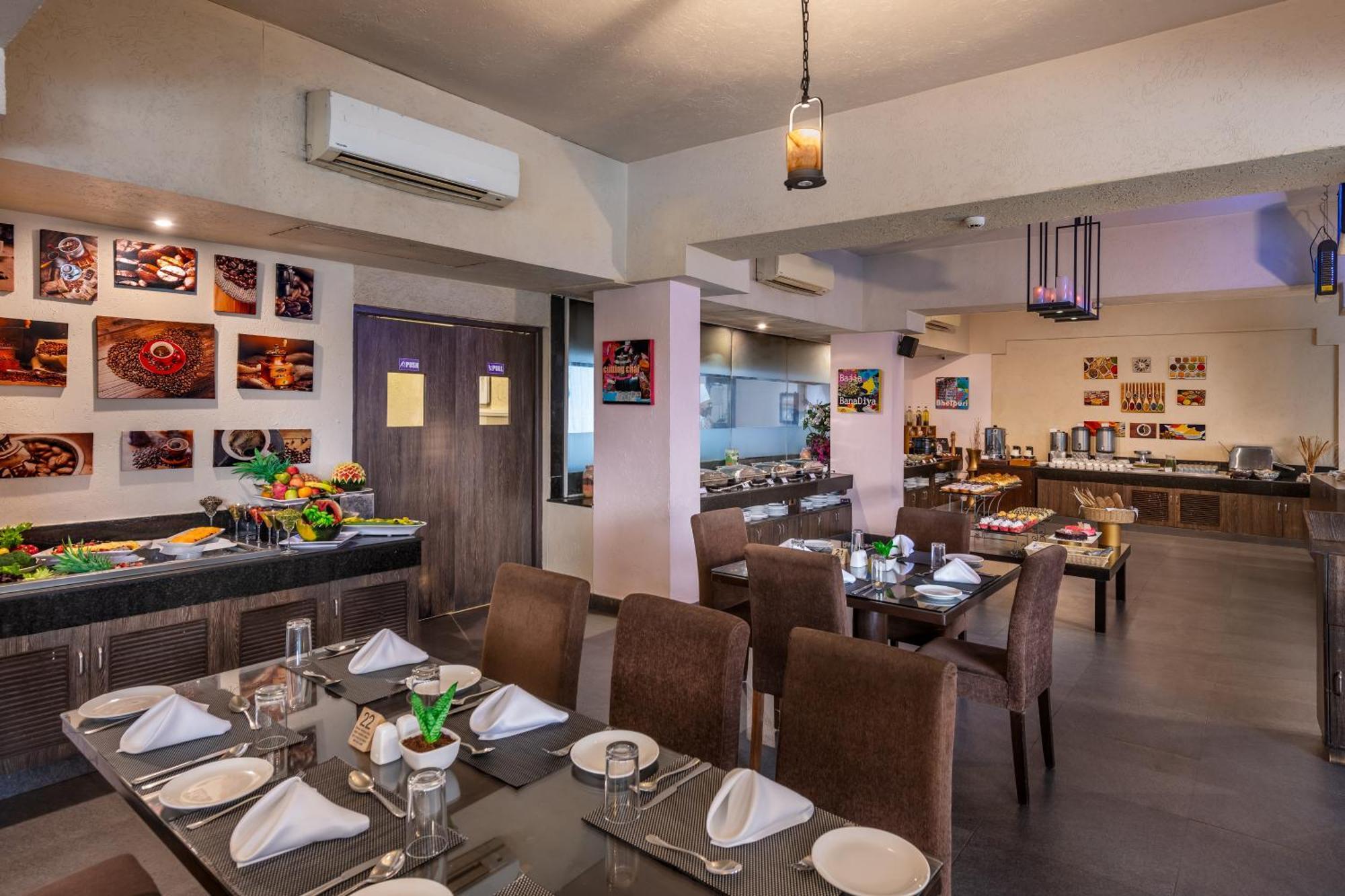 Golden Tulip Candolim, Goa Exterior photo