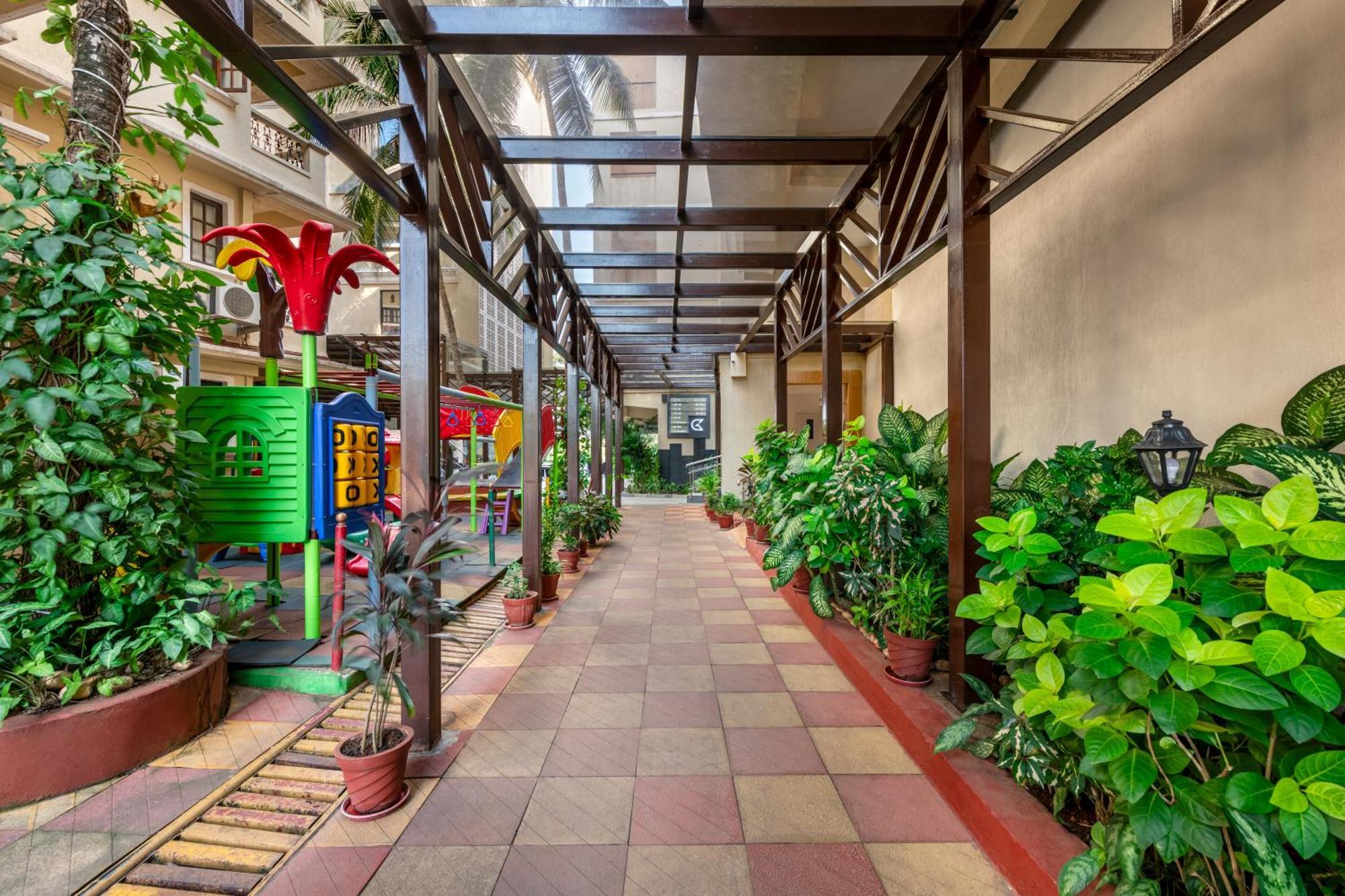 Golden Tulip Candolim, Goa Exterior photo