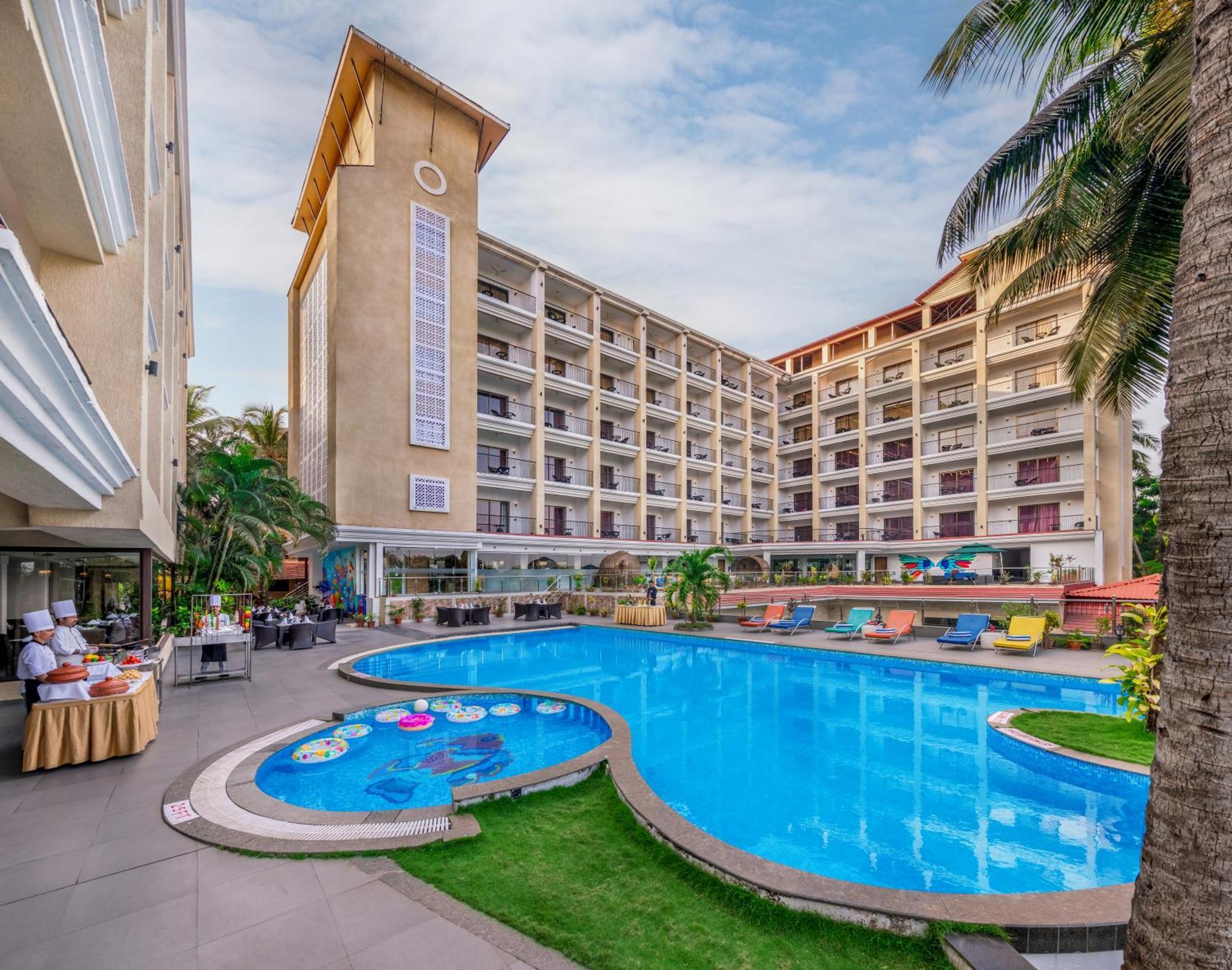 Golden Tulip Candolim, Goa Exterior photo