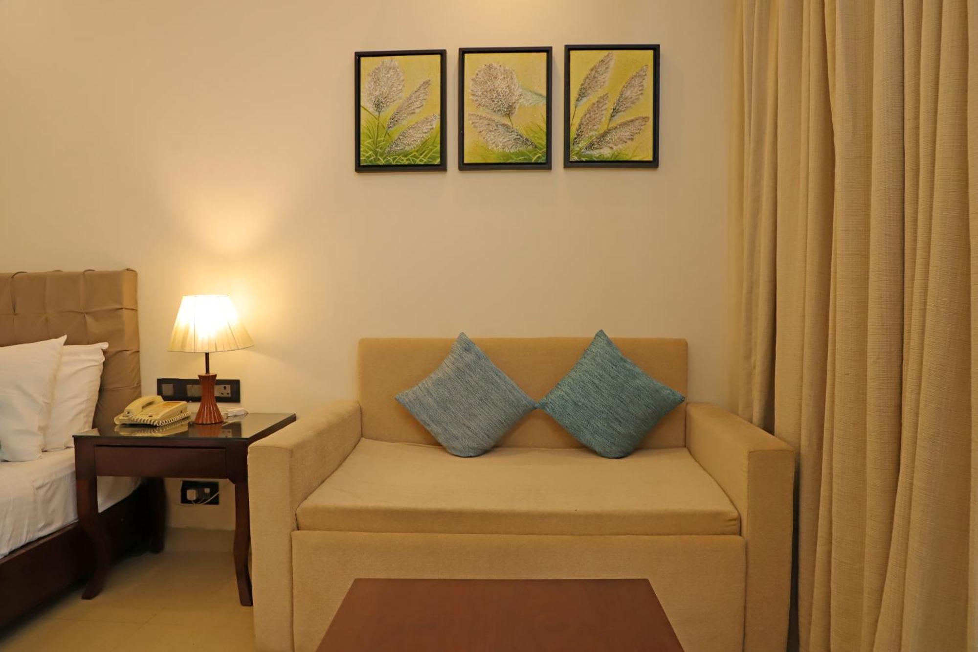 Golden Tulip Candolim, Goa Exterior photo