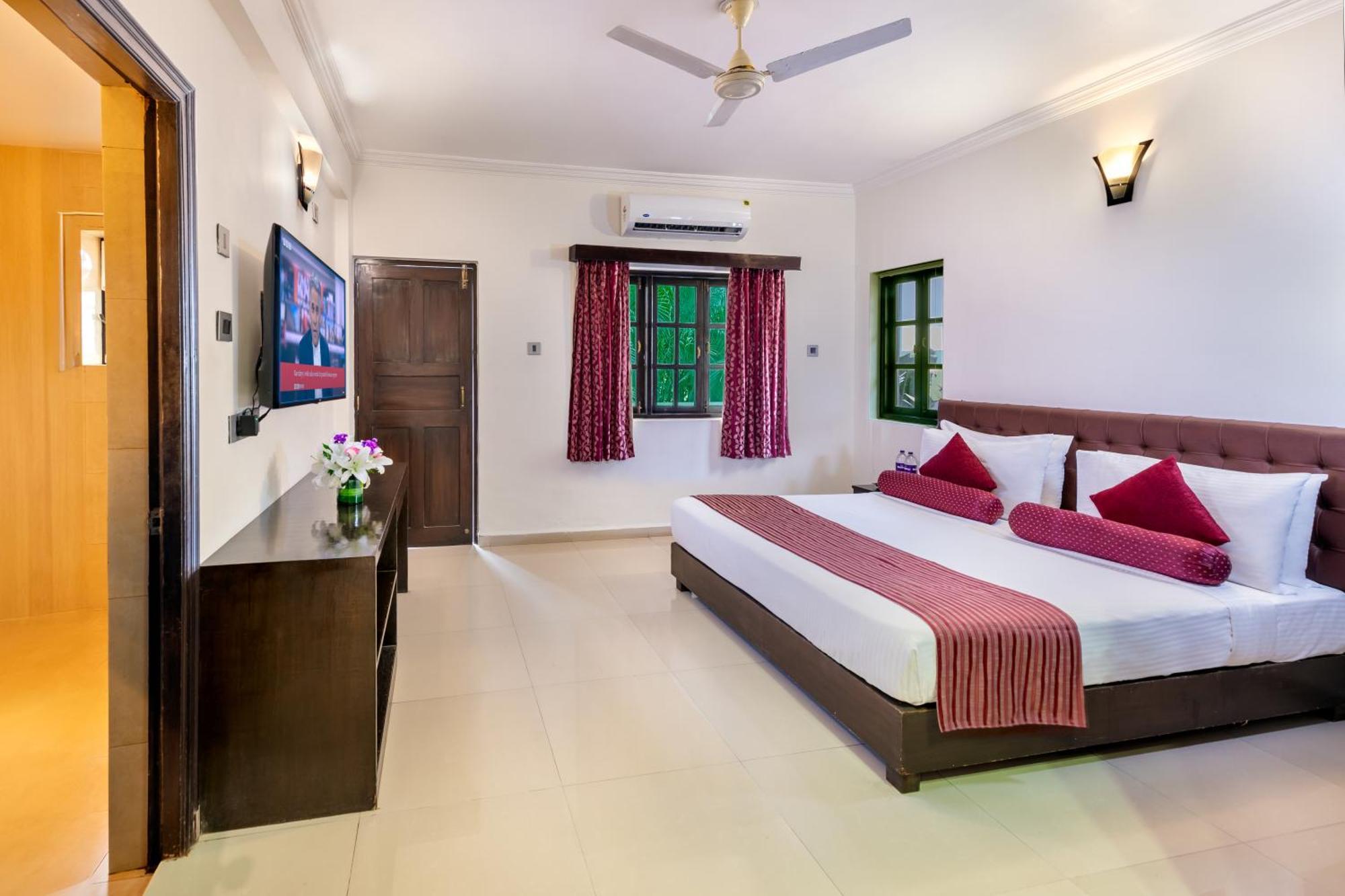 Golden Tulip Candolim, Goa Exterior photo