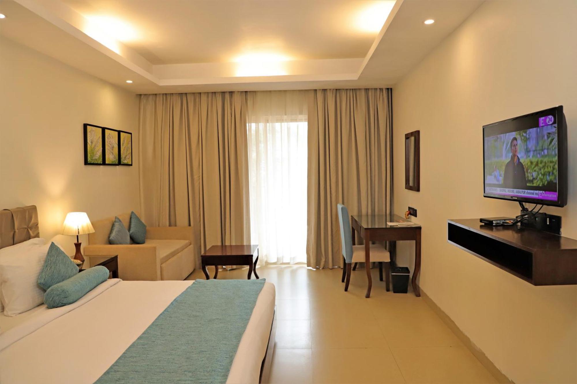 Golden Tulip Candolim, Goa Exterior photo