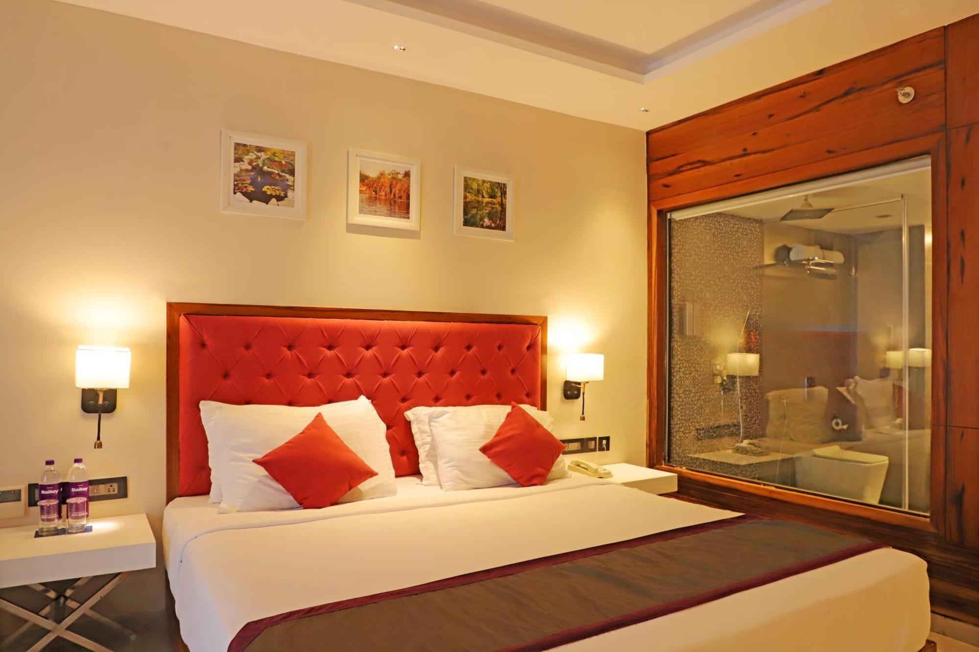 Golden Tulip Candolim, Goa Exterior photo