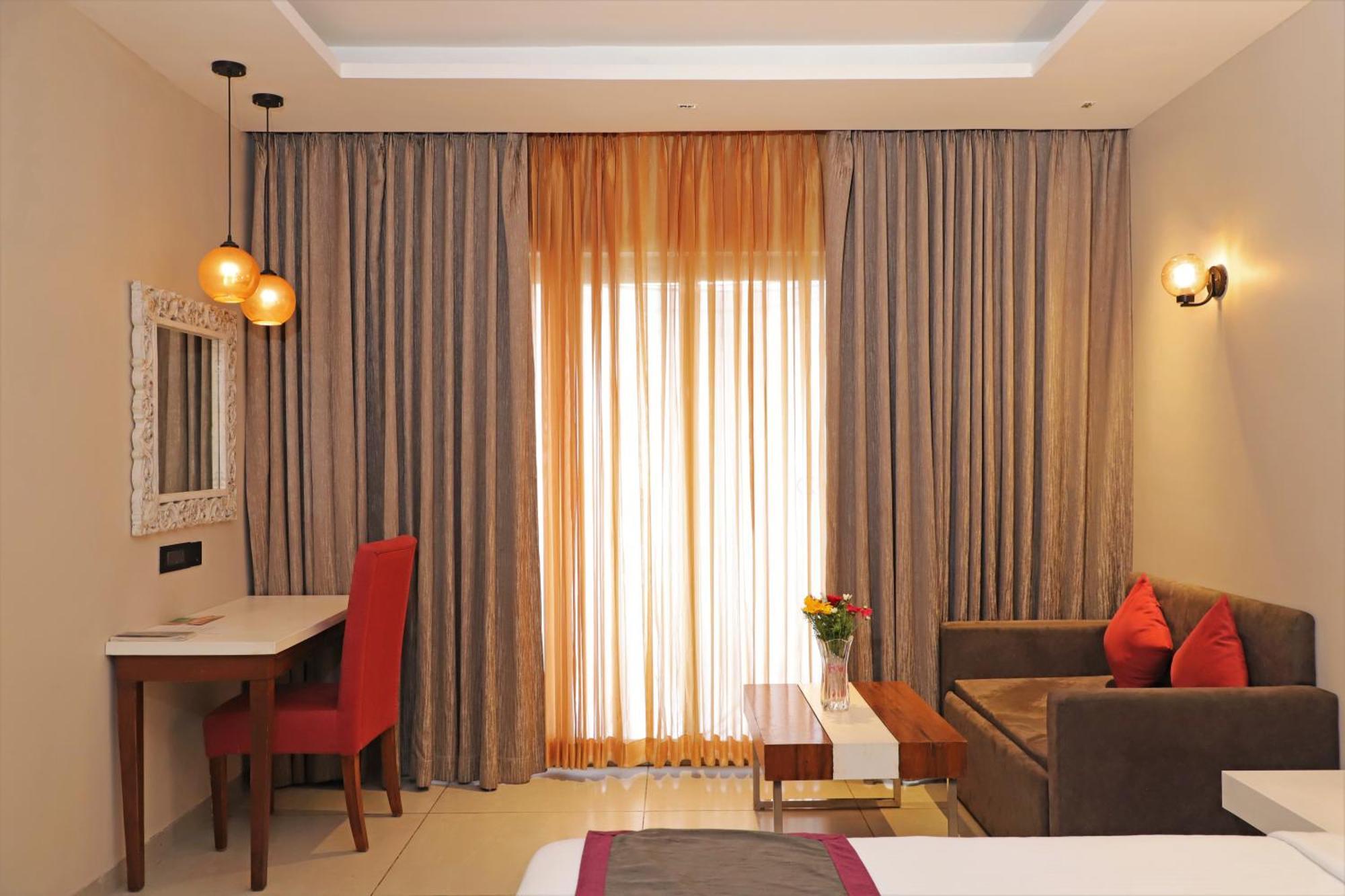 Golden Tulip Candolim, Goa Exterior photo
