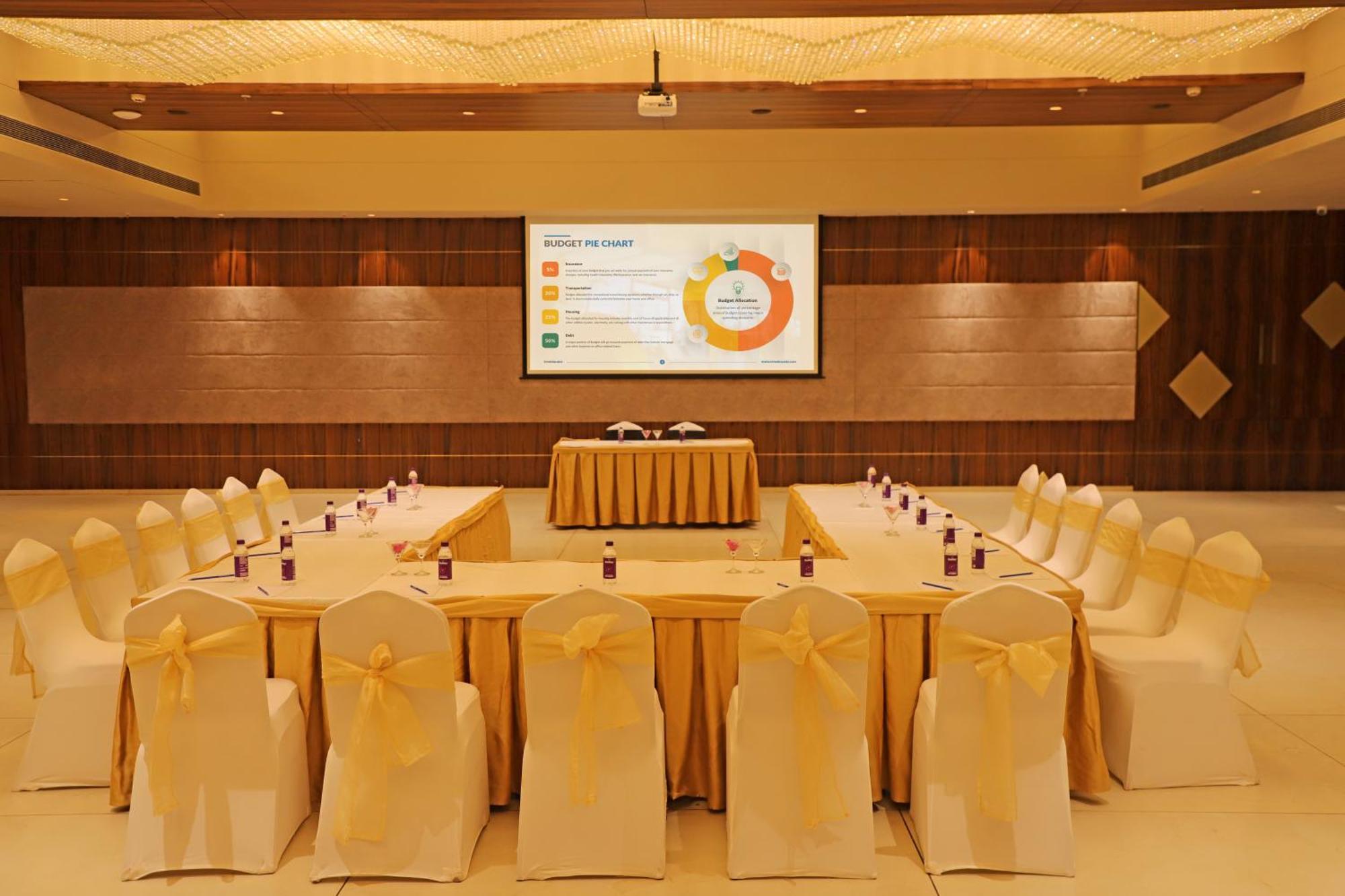 Golden Tulip Candolim, Goa Exterior photo