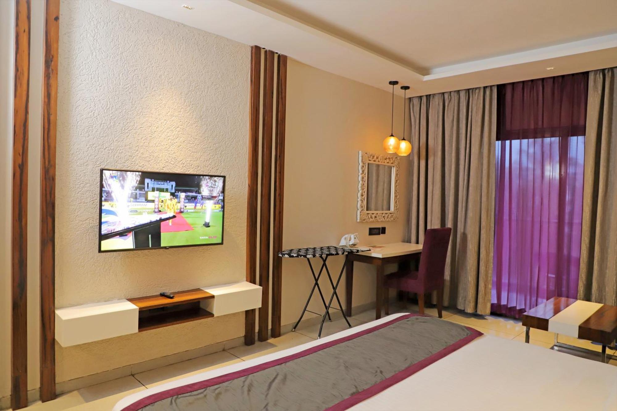 Golden Tulip Candolim, Goa Exterior photo