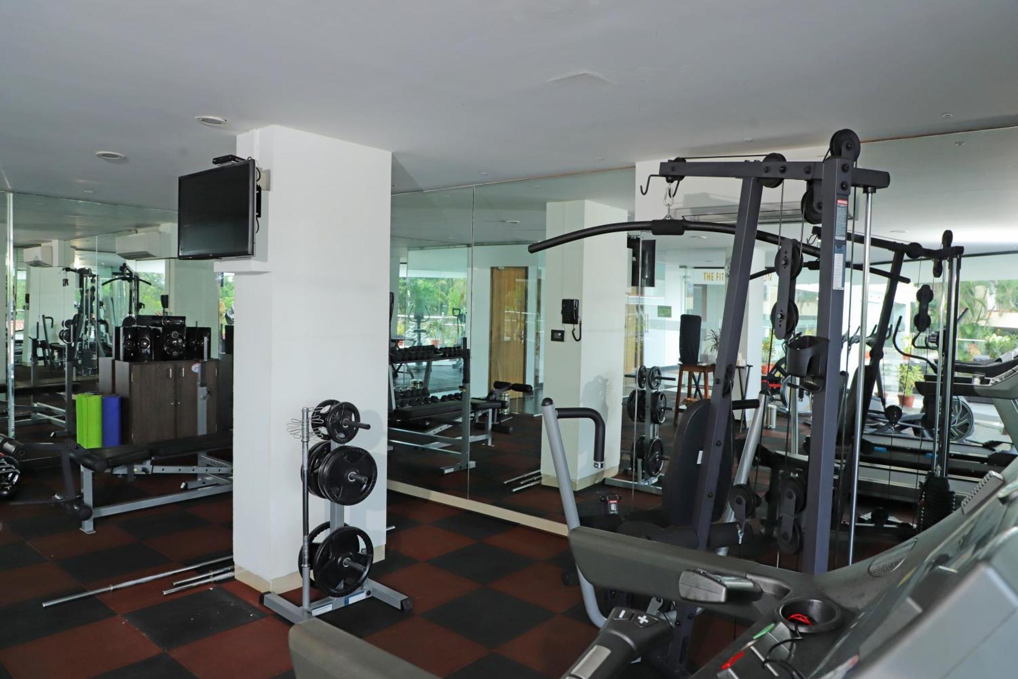 Golden Tulip Candolim, Goa Exterior photo